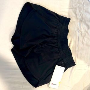 Lulu Lemon "Tracker LR" shorts size 6 brand new with tags